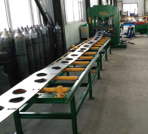 Stringer Web To Strengthen The Hole Flanging Machine